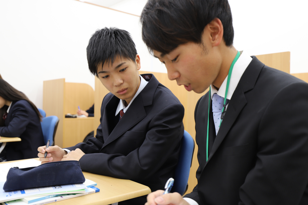 兵庫県立尼崎稲園高校・兵庫県立伊丹高校・伊丹市立伊丹高校1年生のみなさまへ<br />
部活動と両立できる個別指導アクシスの冬の講習会!