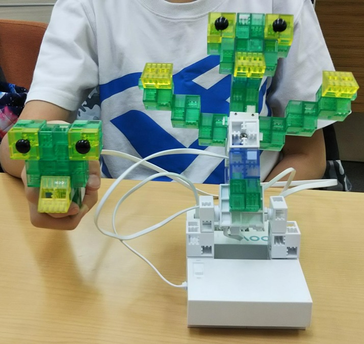 伊丹小・南小・稲野小・有岡小・鈴原小のみなさま<br />
本日の授業のロボットプログラミング 制作紹介