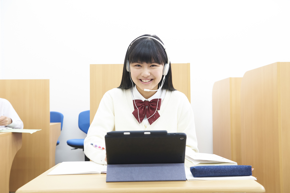 私立中高一貫生、高1、高2、高3生のみなさまへ<br />
iPadで京大生、阪大生、神戸大、プロ講師などの1対1の授業が受けられる<br />
【Axisオンラインのご案内】